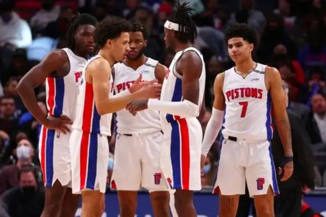 随着湖人108-132惨败、掘金爆冷，NBA最新积分榜出炉：火箭利好！（湖人108-132惨败+掘金爆冷，NBA积分榜更新：火箭利好）