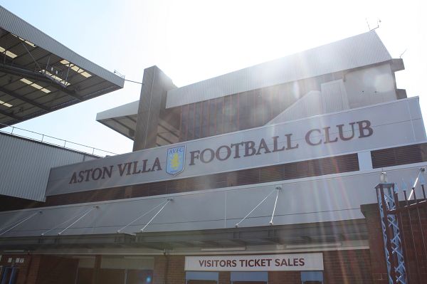 每体：巴萨与马利克-福法纳经纪人接触，了解未来转会可行性（每体：巴萨与马利克-福法纳经纪人展开接触，评估其未来加盟可行性）