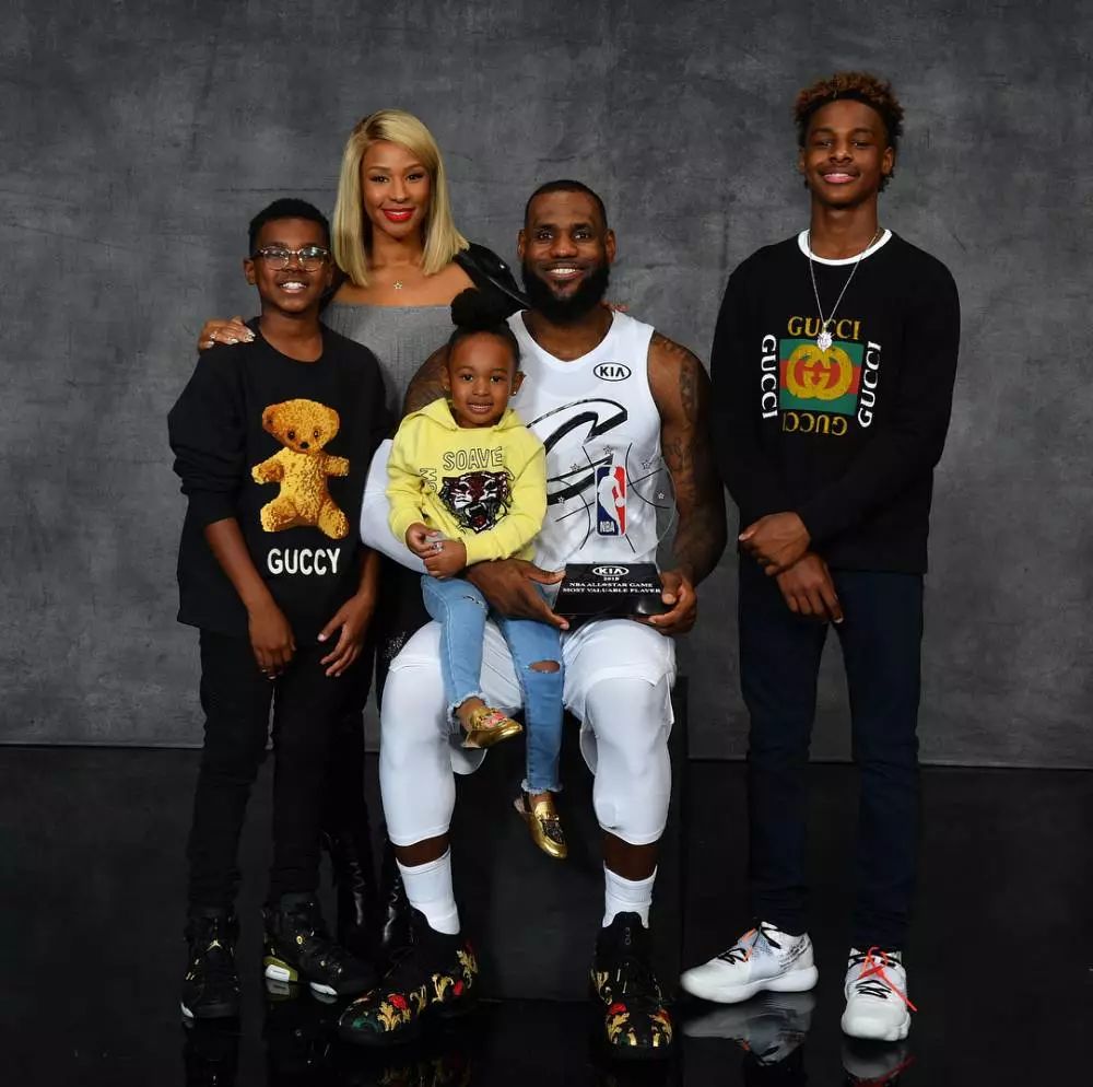 NBA焦点战：湖人客场逆转快船,（NBA焦点之战：湖人客场完成逆转击败快船）