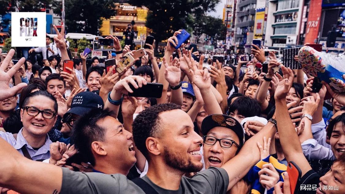 知名巴萨球迷：梅西不该偷偷的溜进诺坎普，这不是他家而是我们的（资深巴萨球迷：梅西不该悄悄回诺坎普，那不是他的家，而是我们的主场）